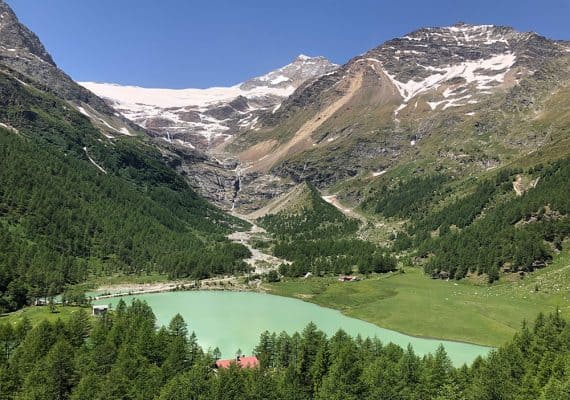 The Bernina Express train to Saint Moritz: fashion on the lifesize railway toy